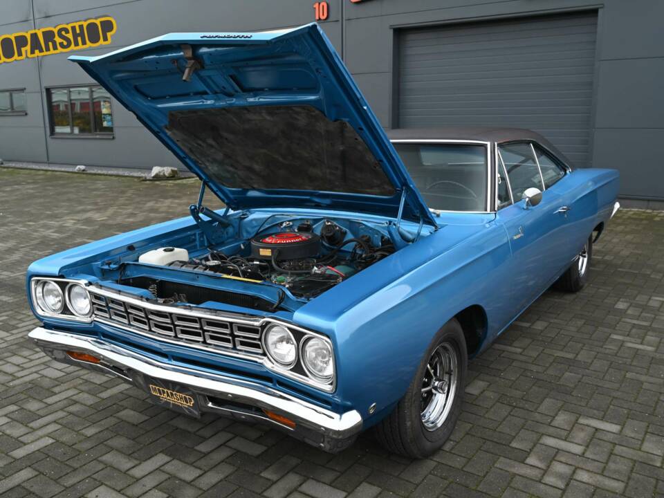 Image 23/50 of Plymouth Road Runner Hardtop Coupe (1968)