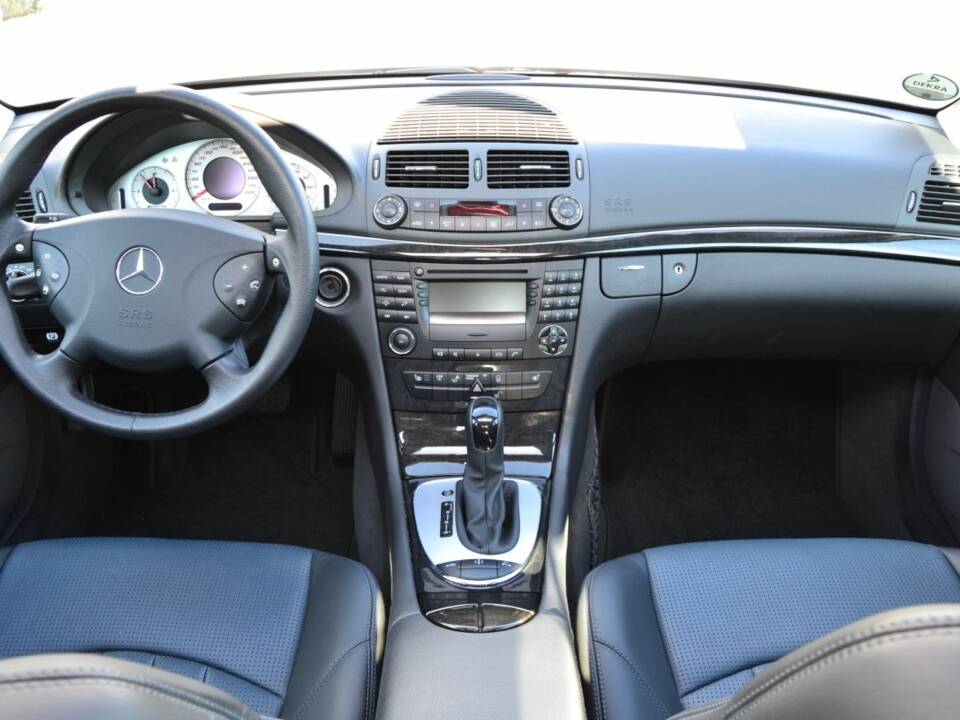 Imagen 30/100 de Mercedes-Benz E 55 AMG (2003)