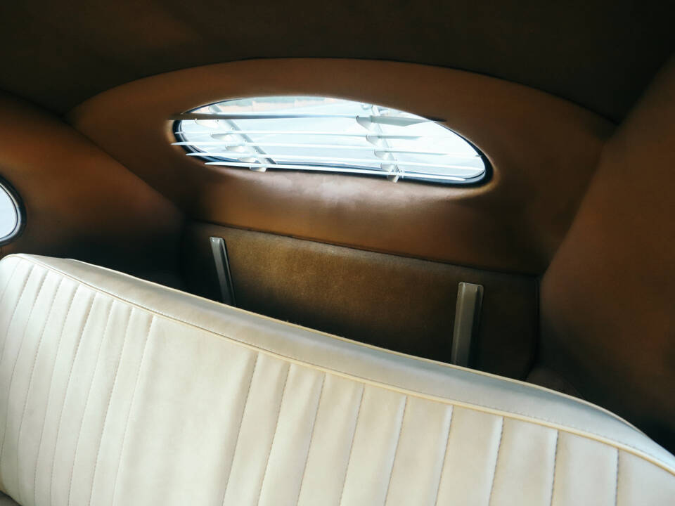 Image 111/130 of Volkswagen Beetle 1200 Export &quot;Oval&quot; (1954)