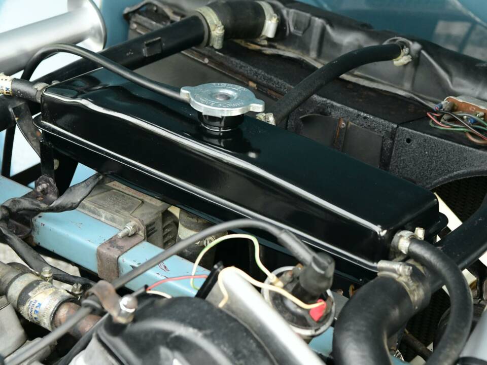 Image 44/50 de Jaguar E-Type V12 (2+2) (1972)