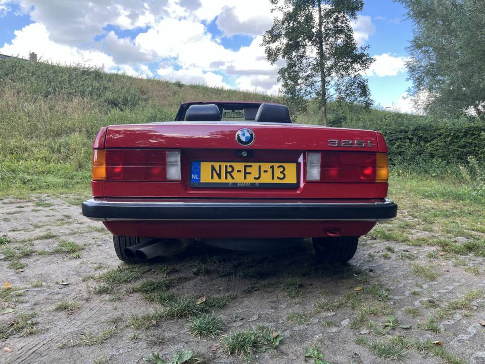 Image 7/8 de BMW 325i (1986)