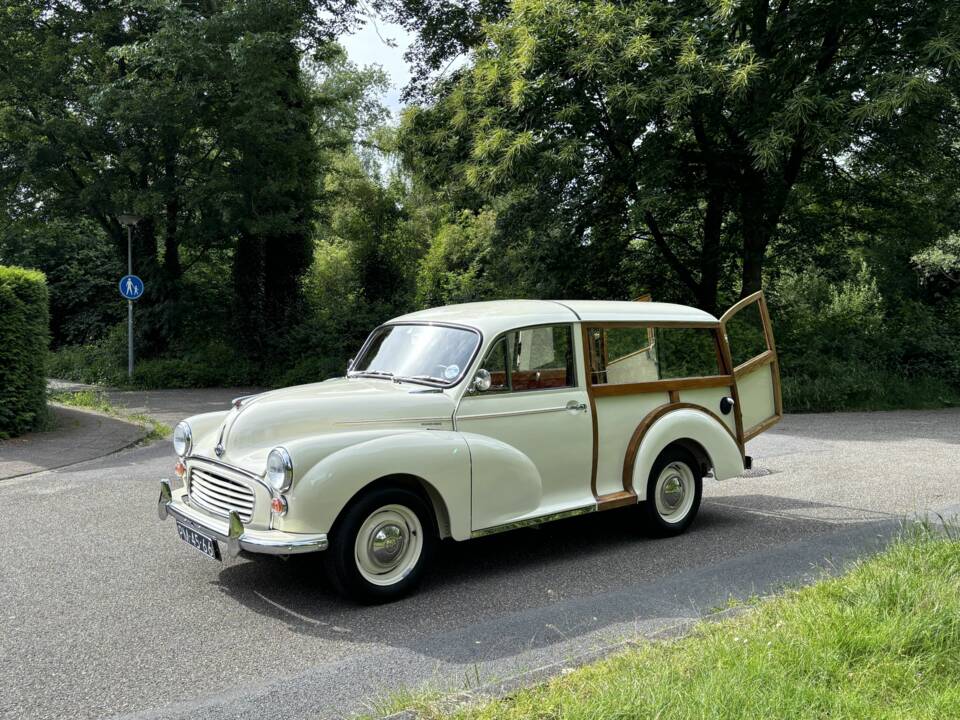 Image 25/32 of Morris Minor 1000 Traveller (1968)