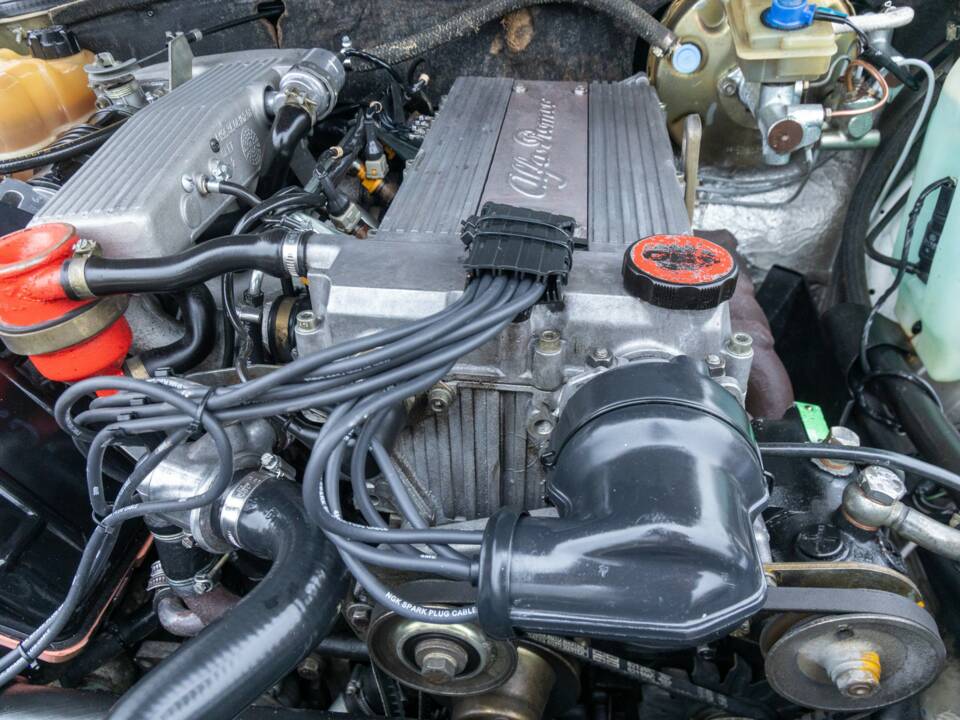 Image 24/50 of Alfa Romeo 75 2.0 Twin Spark (1988)