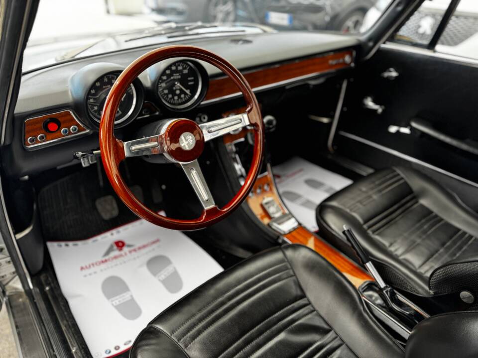 Afbeelding 11/43 van Alfa Romeo 1750 GT Veloce (1970)