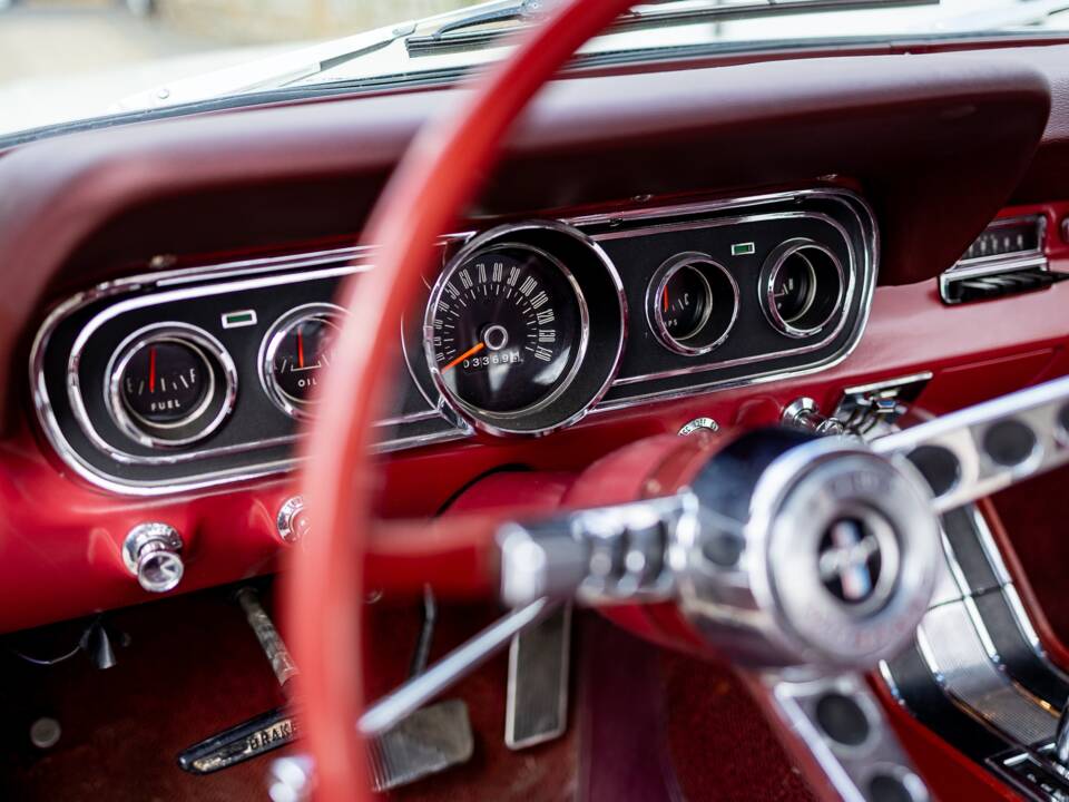 Image 45/50 of Ford Mustang 200 (1966)