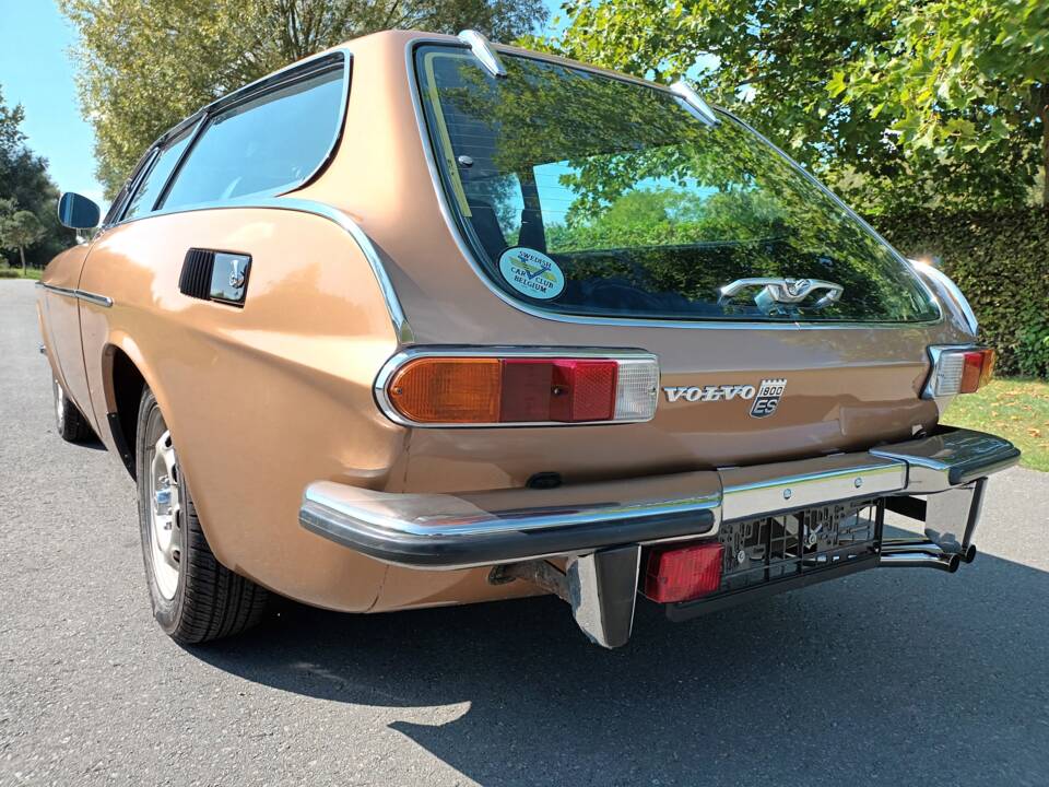Image 18/73 of Volvo 1800 ES (1972)
