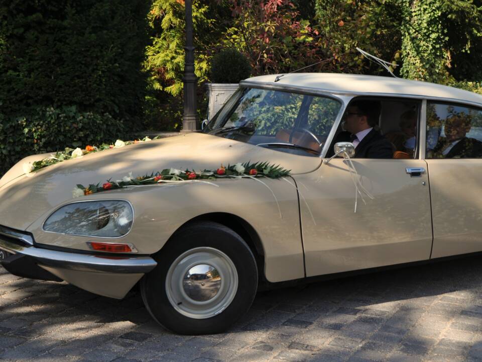 Image 31/31 of Citroën D Spécial (1974)