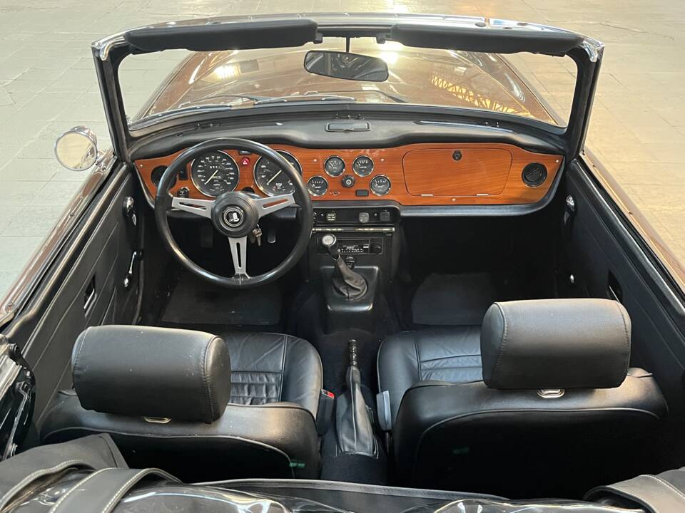 Immagine 17/50 di Triumph TR 6 (1974)