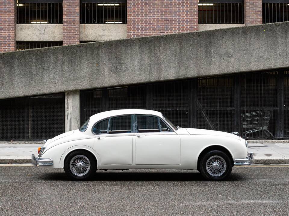 Image 2/43 de Jaguar Mk II 3.4 (1966)