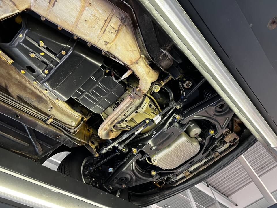 Image 72/79 de Mercedes-Benz 560 SL (1988)
