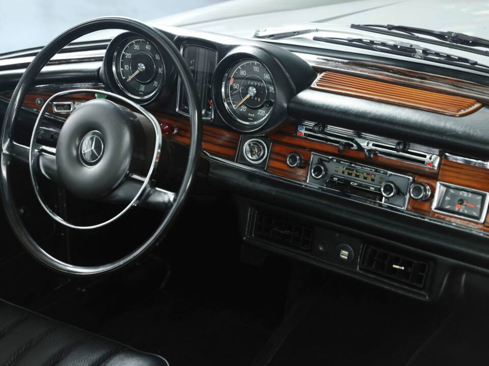 Image 34/48 of Mercedes-Benz 280 SE (1969)