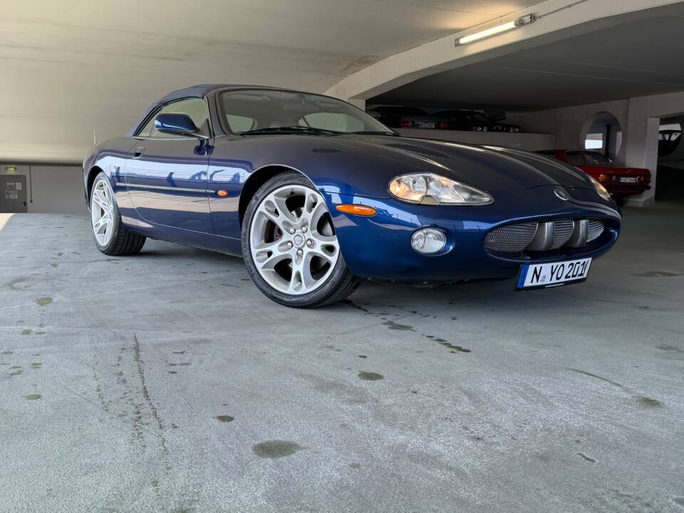 Bild 2/17 von Jaguar XKR (2002)