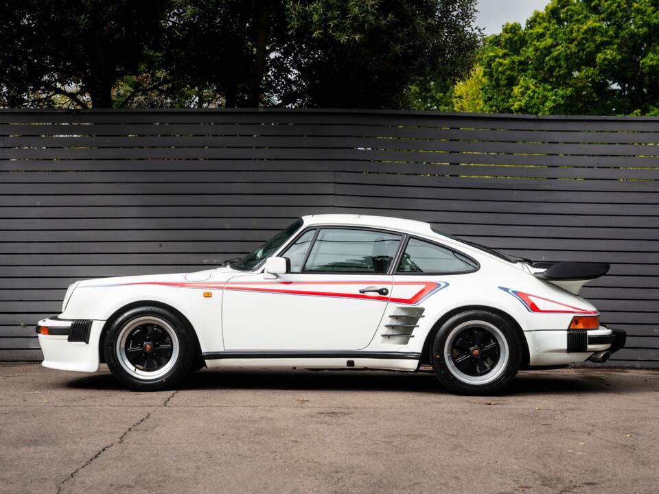 Image 11/50 of Porsche 911 Turbo LE (1989)