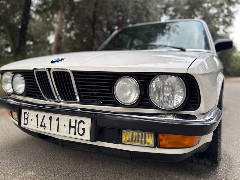 Bild 10/47 von BMW 528i (1986)