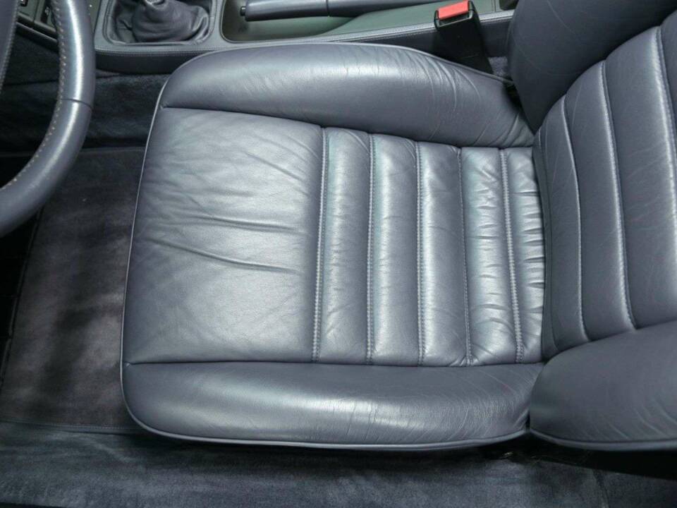 Immagine 14/50 di Porsche 911 Carrera 4 (1993)