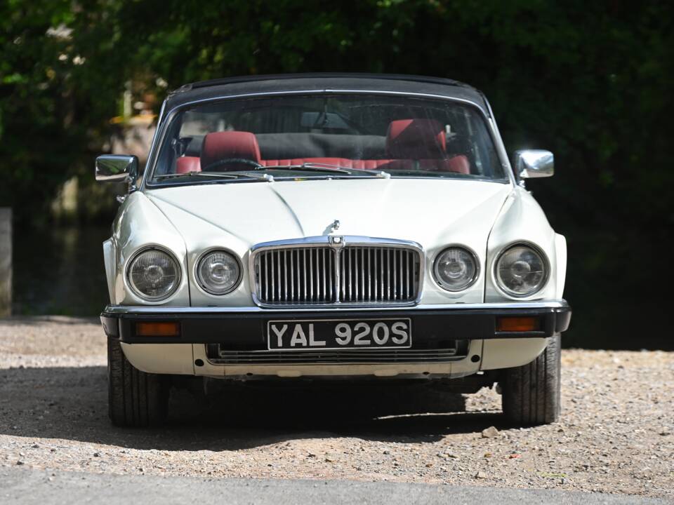 Image 6/20 de Jaguar XJ 6 L 4.2 (1978)