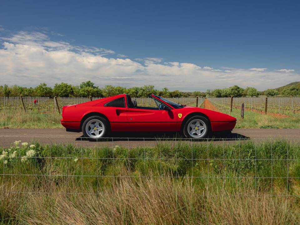 Image 7/60 of Ferrari 328 GTS (1986)