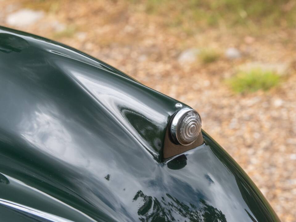 Bild 45/50 von Jaguar XK 120 DHC (1954)