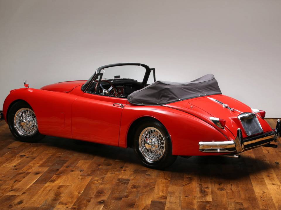 Image 3/19 of Jaguar XK 150 DHC (1958)