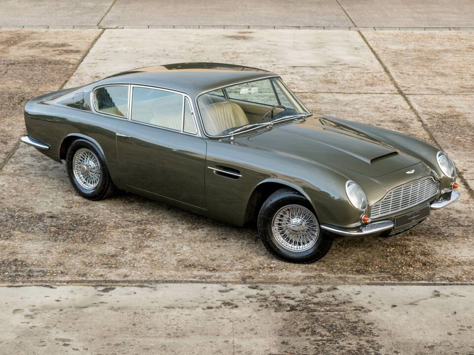 Immagine 1/36 di Aston Martin DB 6 Mk II (1970)