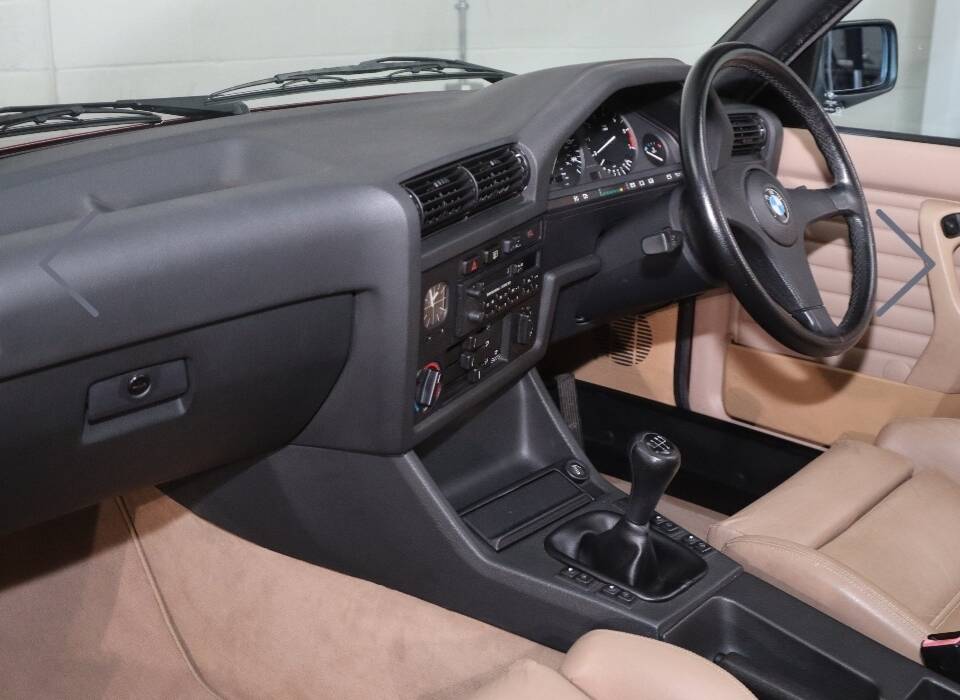 Bild 18/33 von BMW 318i (1993)