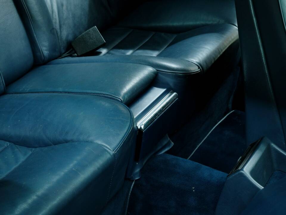 Image 36/50 of Mercedes-Benz 500 SEC (1982)