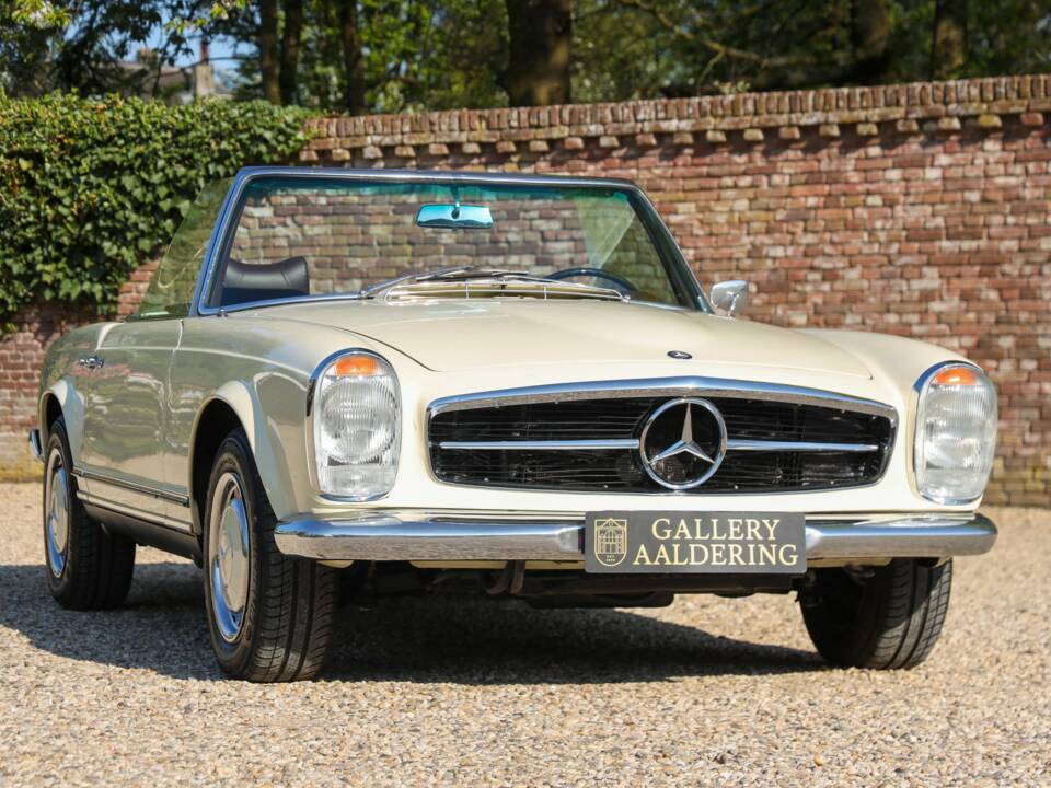 Image 37/50 of Mercedes-Benz 250 SL (1967)