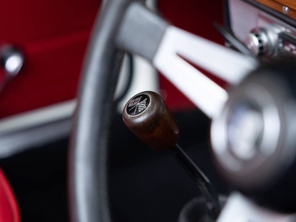 Image 9/50 of Triumph Herald 1200 (1967)