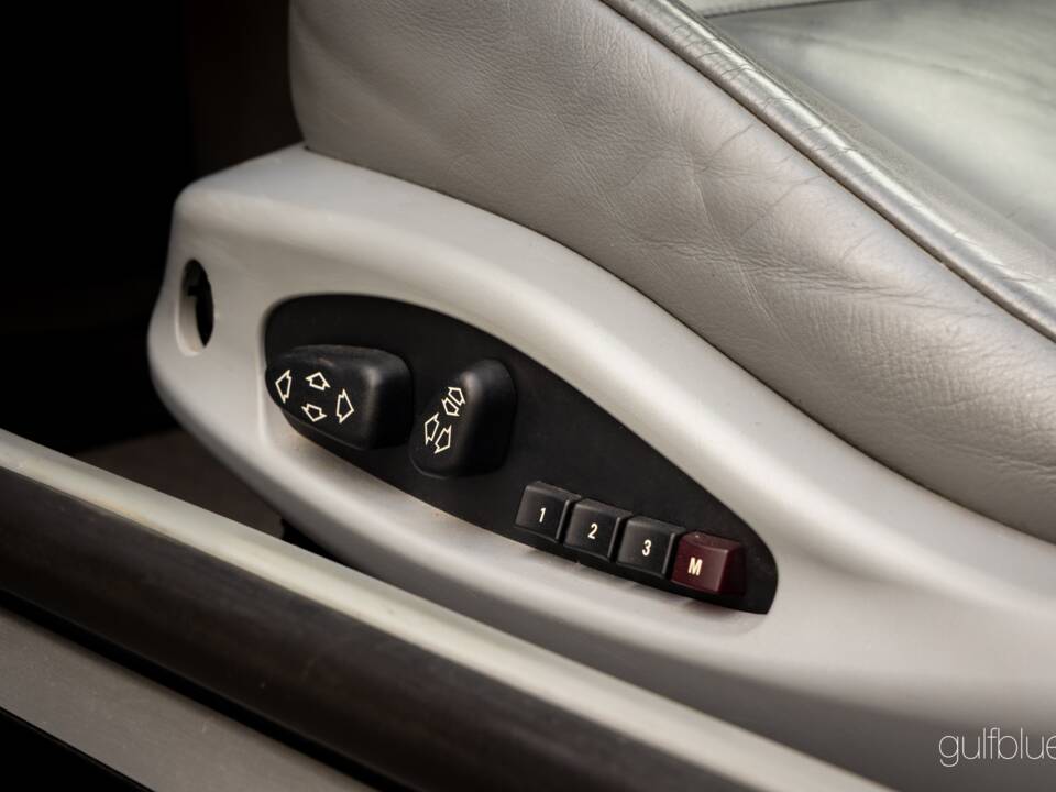 Image 29/56 of BMW 323Ci (2000)