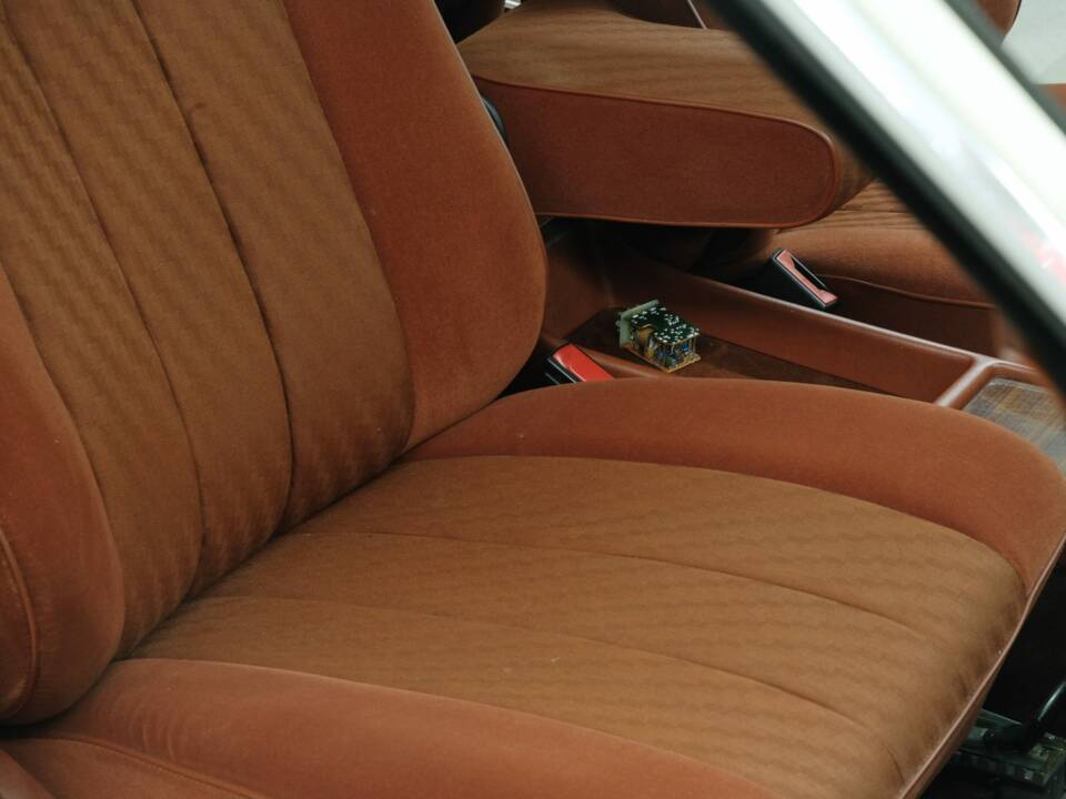 Bild 26/50 von Mercedes-Benz 380 SE (1980)