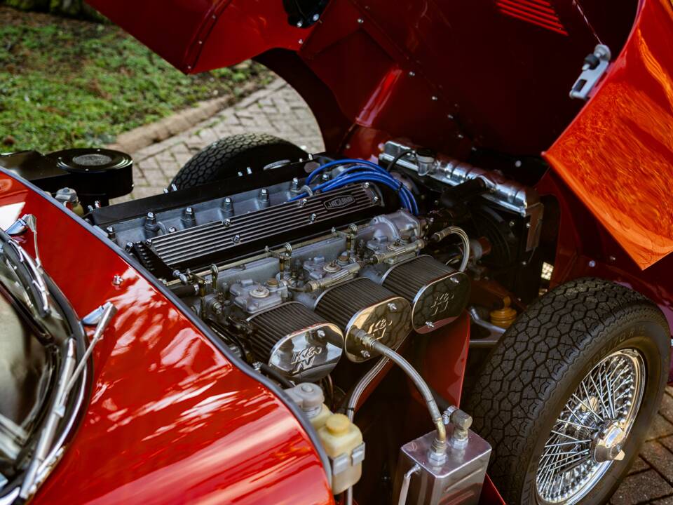 Image 5/50 de Jaguar E-Type (1969)