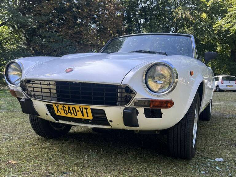 Image 8/8 of FIAT Spider 2000 Pininfarina 50th Anniversary Edition (1979)