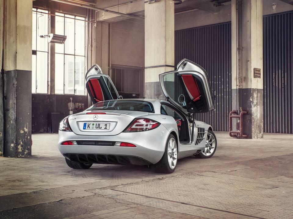 Image 13/61 of Mercedes-Benz SLR McLaren (2004)