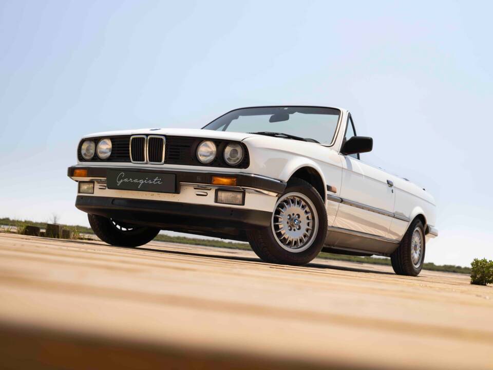 Image 7/70 of BMW 320i (1990)