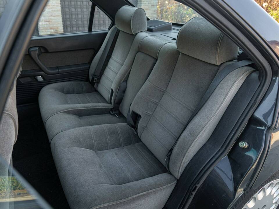 Image 24/50 of Alfa Romeo 164 2.0 Super (1995)