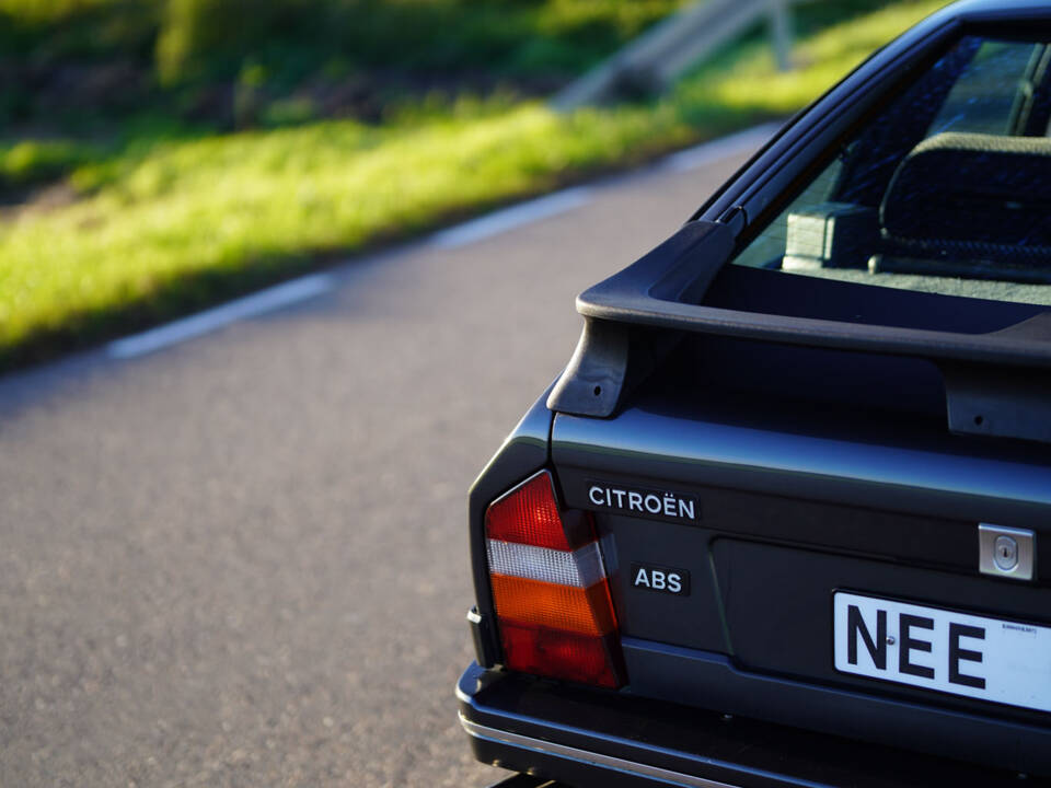 Image 27/34 of Citroën CX 25 GTI Turbo 2 (1988)