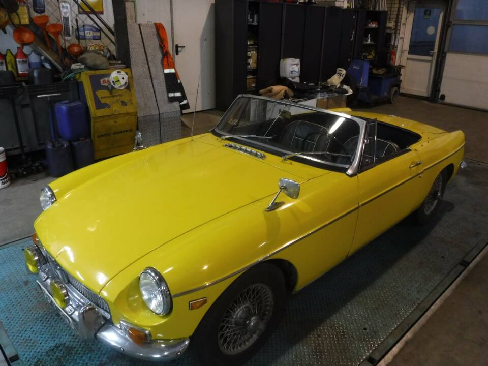 Image 26/50 of MG MGB (1967)