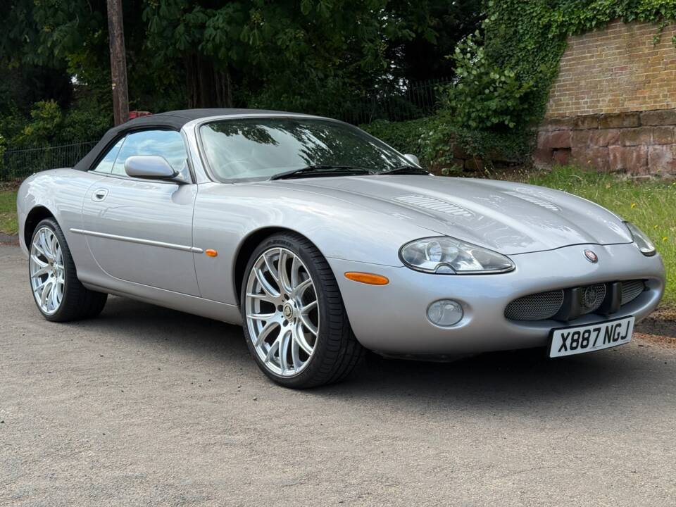 Bild 9/12 von Jaguar XKR (2001)