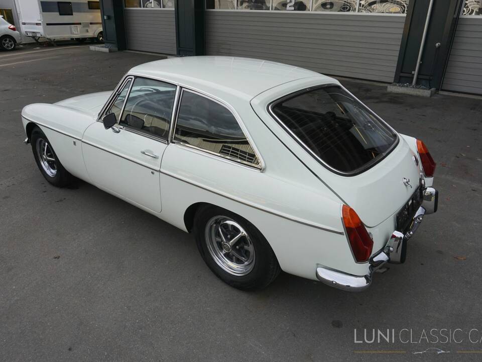 Image 5/54 de MG MGB GT (1974)