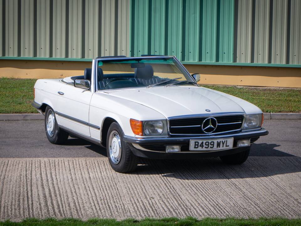 Afbeelding 2/35 van Mercedes-Benz 280 SL (1984)