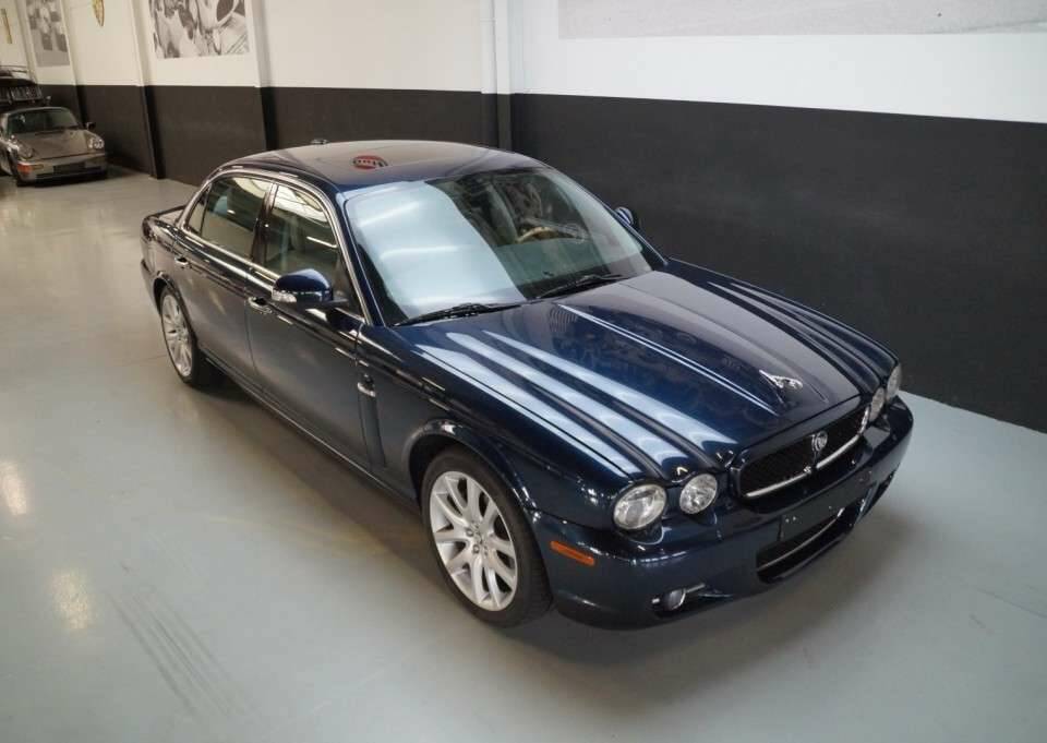 Immagine 21/50 di Jaguar XJ 8 4.2 (2008)