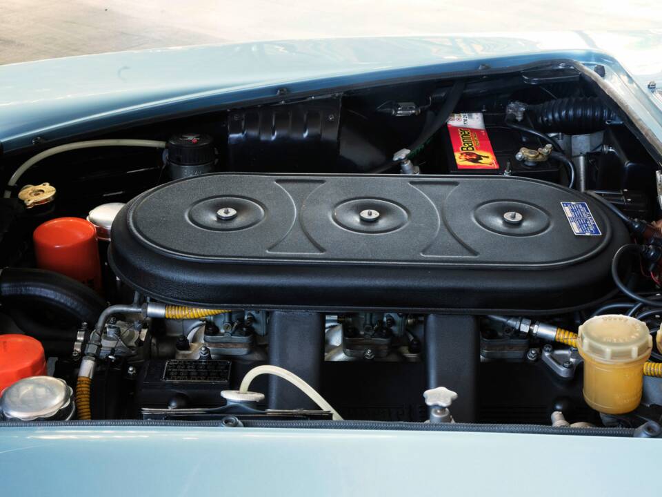 Image 47/50 of Ferrari 330 GT 2+2 (1964)