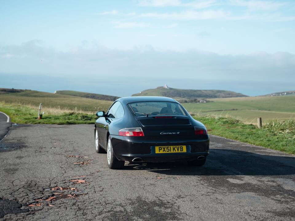 Image 34/50 of Porsche 911 Carrera 4 (2001)