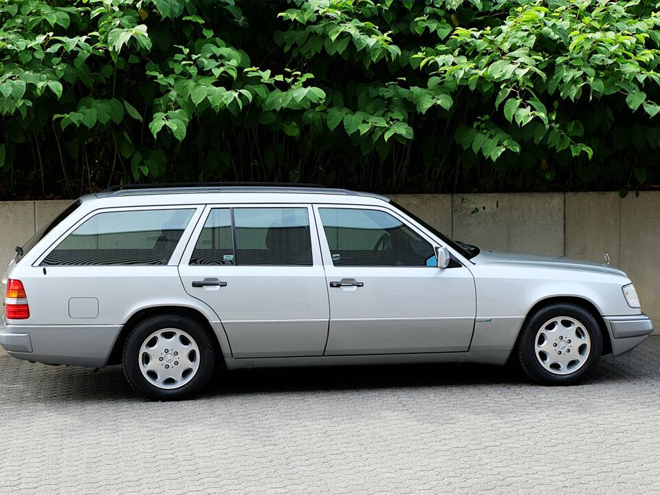 Image 5/75 of Mercedes-Benz E 280 T (1994)