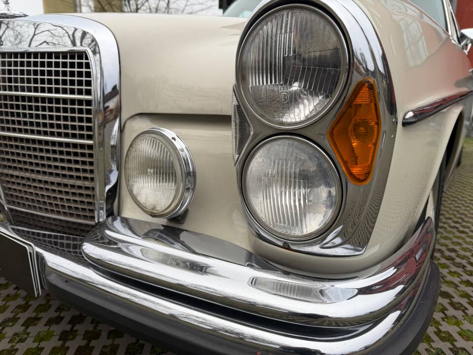 Image 5/44 of Mercedes-Benz 280 SEL 3,5 (1971)