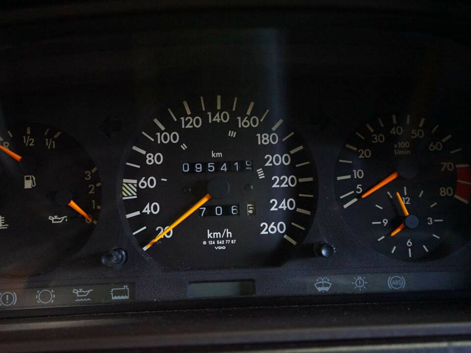 Afbeelding 24/35 van Mercedes-Benz 300 CE-24 (1992)