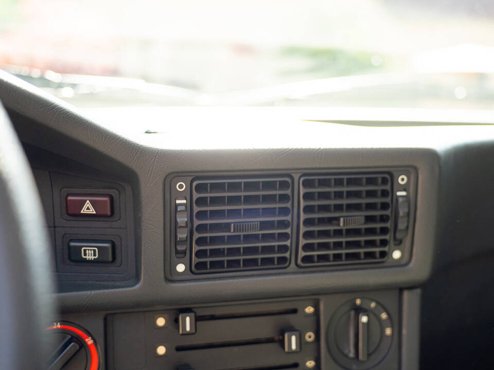 Image 45/63 of BMW 528i (1984)