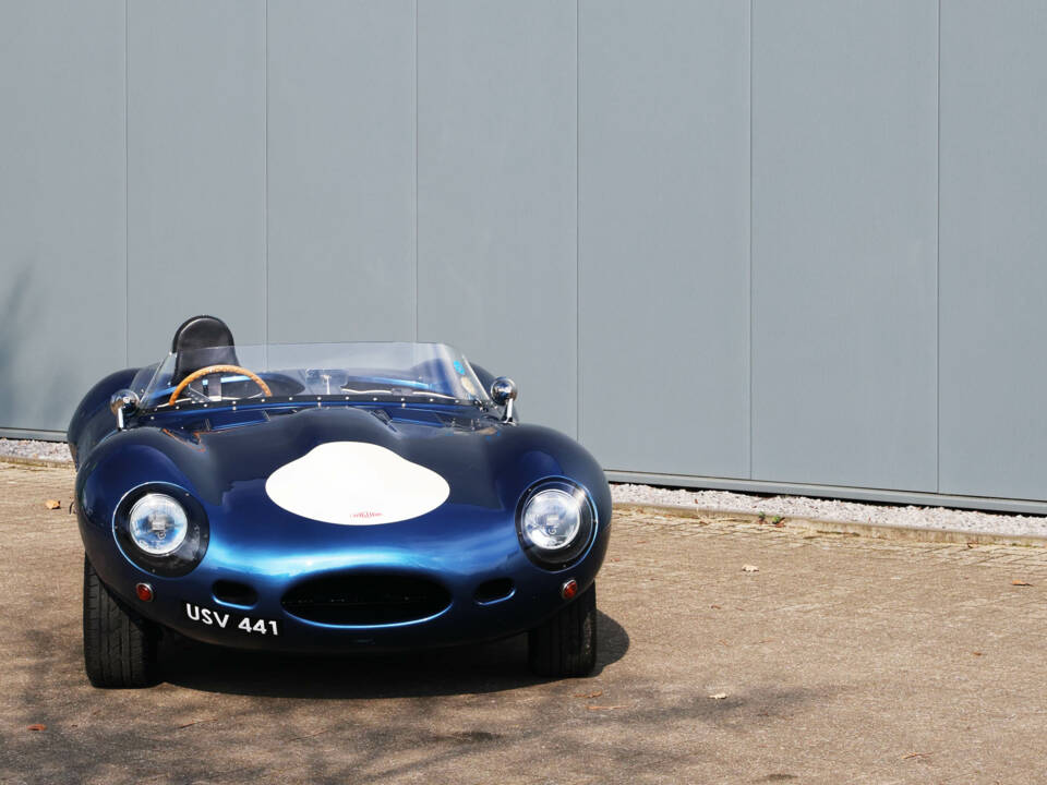 Image 18/60 of Jaguar D-Type (1967)