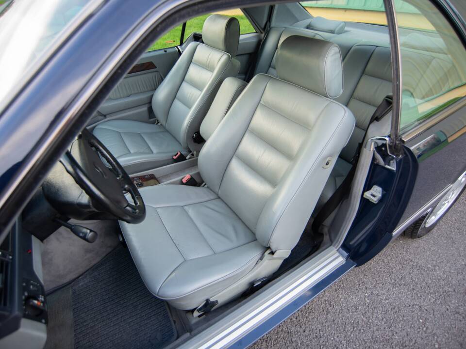 Bild 11/30 von Mercedes-Benz 300 CE (1992)