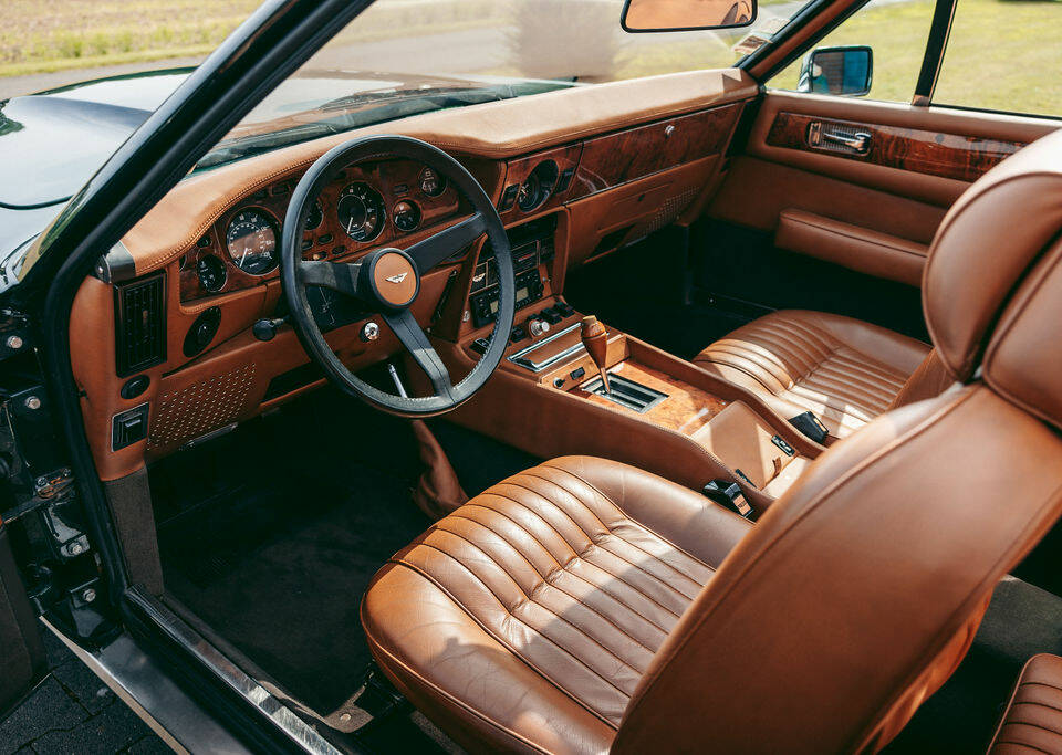 Immagine 9/15 di Aston Martin V8 Volante (1980)